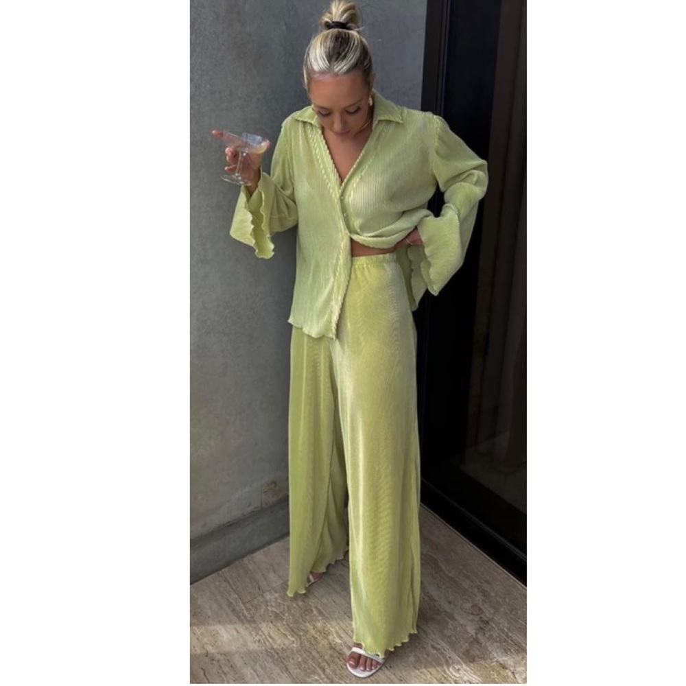 NWOT Pleated set